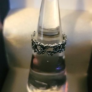 4/25 Size 6 Silver Cute Ring